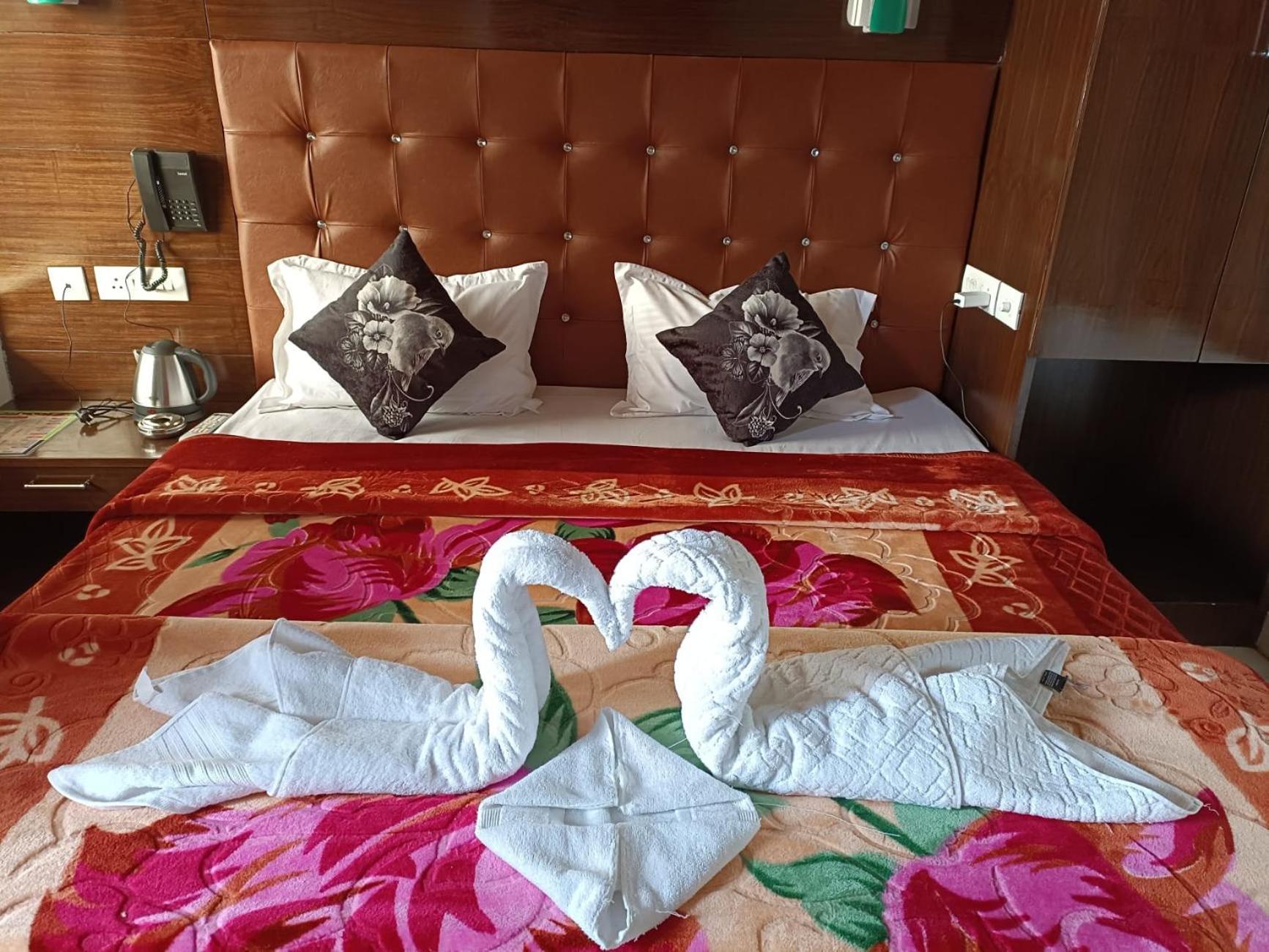 Hotel 7 Heights Mussoorie Kültér fotó